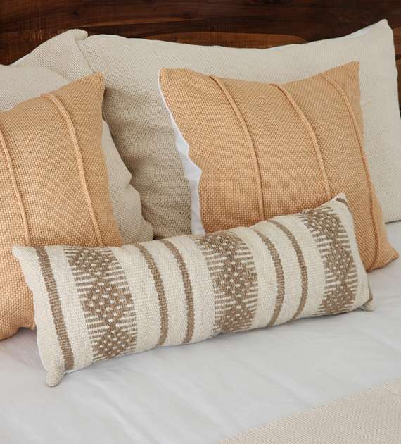 almohadon-atamisqui-rectangular-dulce-de-leche