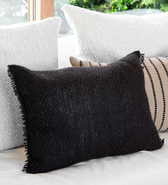 almohadon-puna-rectangular-negro